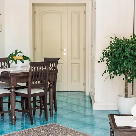 圣卡斯马别墅 * 拉维罗