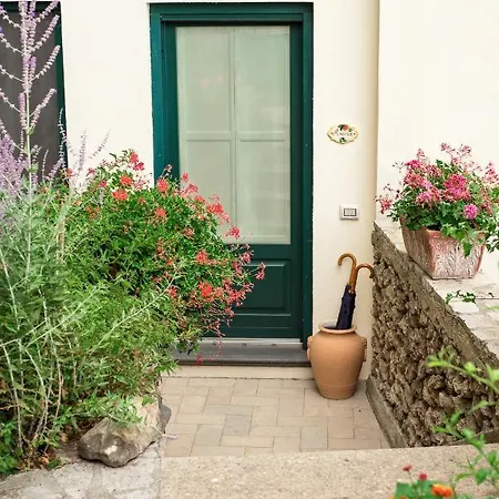 圣卡斯马别墅 * 拉维罗