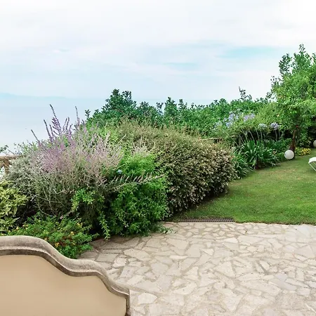 圣卡斯马别墅 * 拉维罗