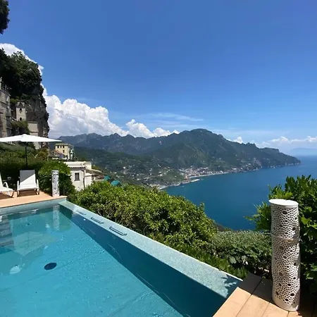 圣卡斯马别墅 * 拉维罗